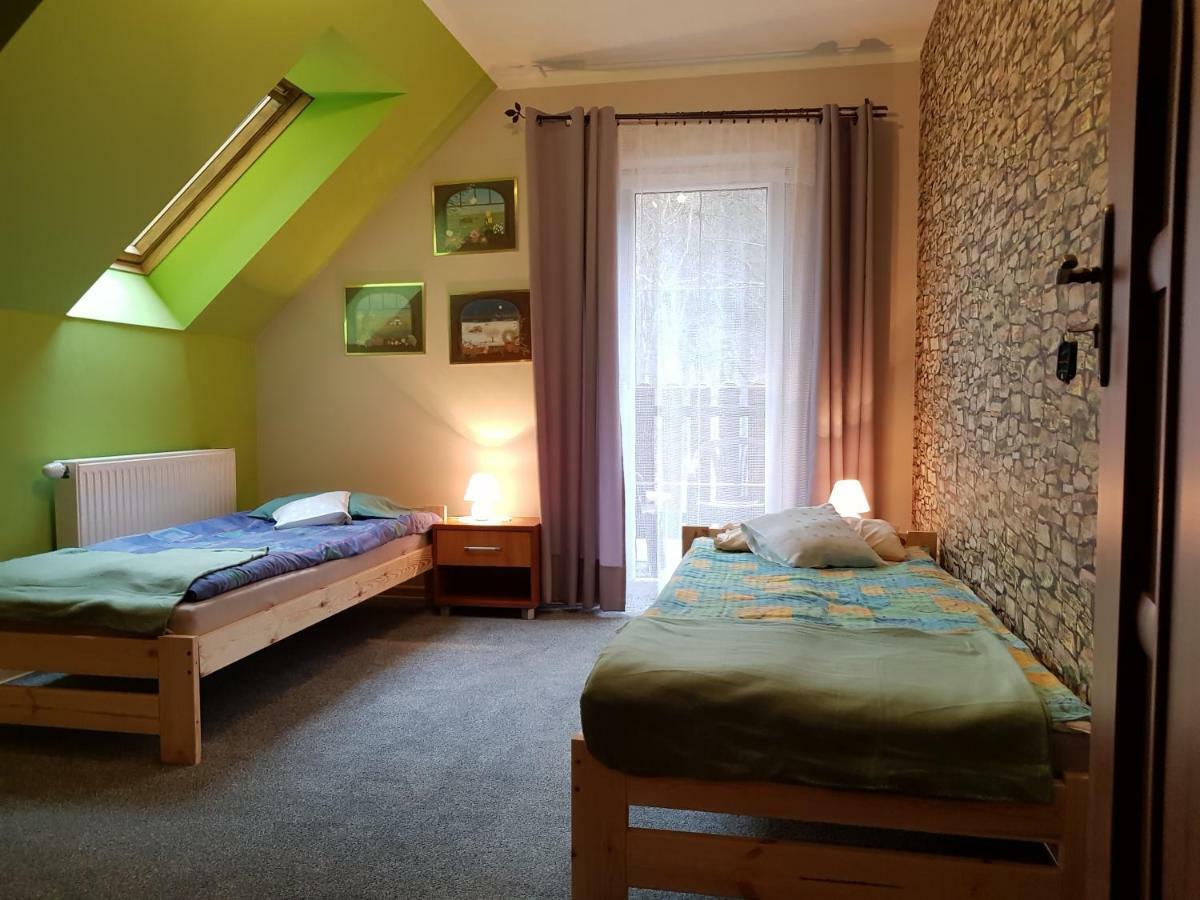Wynajem Pokoi Pod Lasem Privatunterkunft *